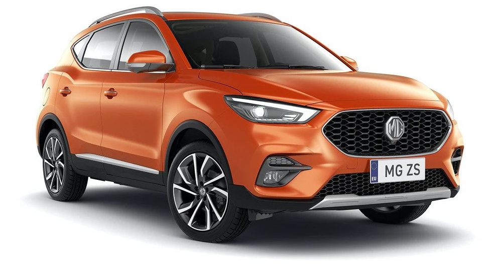 MG ZS narancssárga kompakt SUV oldalnézetben – olcsó kínai városi terepjáró európai rendszámmal